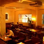 トウキョウ サロナード カフェ ダブ - アンティークの家具が醸し出す独特の雰囲気。