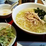 中華居酒屋 彩味園 - （2010年12月追加）「鶏肉細切りタンメン＋半チャーハン」850円也。税込。