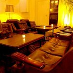emma lounge - [6～10名,12～18名,20～30名]と様々なレイアウトのソファー席をご用意しております。