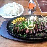 炭火焼ハンバーガー＆ステーキ チェリーズ - シカゴフラップステーキ 300g２６００円 (税込)　１５時までのランチタイムはご飯は無料＆おかわり自由。