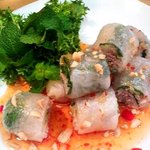 ロムアロイ - 「生春巻」：春巻きの皮が厚めで、モチモチ！ハーブも、「これでもかぁー！」と言わんばかりにギュウギュウ詰め！