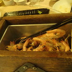 九戸茶語 - 箱の中に入って、鉄観音鉱車石頭蝦、一人二尾頂けます