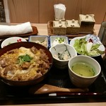 銀座 比内や - 比内地鶏の親子丼「極み」（１３００円）