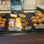 フラウクルム - 店内①うまそうじゃ。