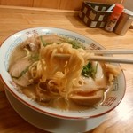 昭和 - 中太ちじれ麺