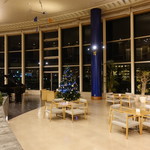 びわこ緑水亭 - ホテル内観　とっても広い空間にピアノ演奏が～♪