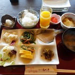 びわこ緑水亭 - 朝食　バイキング　昨夜と同じ個室お部屋で♡