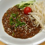 Ru Pan - ジャージャー麺…自家製甜麺醬で仕上げた肉みそ混ぜそばです。