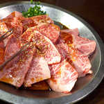 上カルビ（3人前￥1263）。A4ランクの和牛がこの値段！