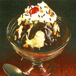 ハードロックカフェ - アイスクリームにチョコレートソースをかけたホットファッジサンデー