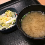 吉野家 - セットのお新香と味噌汁