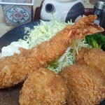 のん太 - エビフライはでかくて、ヒレも３枚。