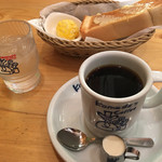 コメダ珈琲店 - コメダ珈琲・モーニング
ホットコーヒーに手作りたまごペーストとトーストがサービス？で付いている。