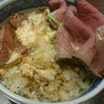This is 中川 - ローストビーフの下にはガーリックライス