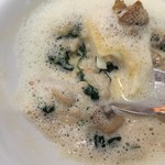 サラマンジェ ド ヨシノ - ホウレンソウやマッシュルームも隠れています