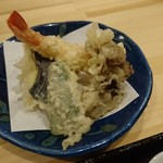 Tenkuu - 天麩羅コース、一皿目。海老とピーマン、さつまいも茄子、舞茸