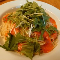 坂の上レストラン - 水菜とサーモンのアーリオオーリオ
