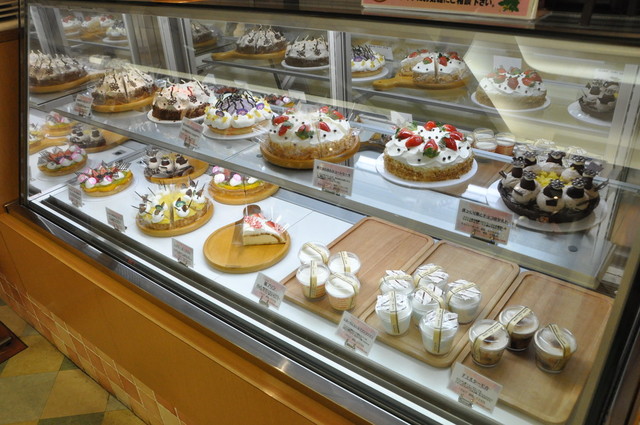 イオン感謝デ は ケーキバイキング が 中止 復活を切に願います By Tetumaru ビー スターカフェ イオンモール鈴鹿店 平田町 ケーキ 食べログ