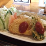 くつろぎ亭ひこべえ  - アジフライ・玉ねぎフライ・ピーマンフライ・サラダ