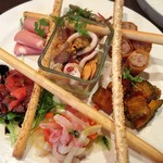 カネ保水産 - 前菜4人前　鮪の春巻き、豆鯵のマリネおいしかった。