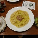 珈琲館ツタヤ 山陽店 - 喫茶店のスパゲティランチメニュー（D：カルボナーラ）+紅茶（ミルクティー）：880円→500円（ランチパスポートおかやま Vol. 11利用）