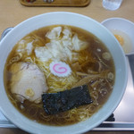 Oomiya Taishouken - ◉ワンタン麺（麺量：普通）税込み880円 トッピング◉生玉子 税込み60円　煮豚やメンマはかためで味濃いめ、クラシカルな味わいです。ワンタンは5個位入っていました。皮多めで餡小さめなタイプ、生姜と椎茸の風味を感じる餡です