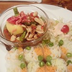 クンメー - 「ソムタンロー（生春巻きとパパイヤのタレかけ」（900円）