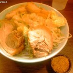 かじろうramen7 - ラーメン小豚+魚粉 「麺かためニンニクアブラ」(910円) 2016/12