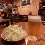 焼鳥 Ryoma - 生ビール中生490円　キャベツ210円