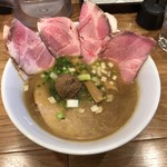 Mari iida - 【2016年11月】濃厚魚介@780円＋レアチャーシュー＠280円。