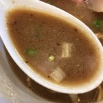 Mari iida - 【2016年11月】淡麗魚介、「味変素材」を溶かすと色合いも変化、スープアップ。