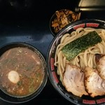 つけ麺無心 - 豚骨つけ麺(半熟玉子入り)特盛500g＋炙りチャーシュートッピング