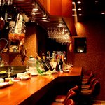 バル デ エスパーニャ ペロ バモス - カウンター席を縦長写真で