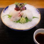 くいしん坊 - お造り　鯛・イカ・カツオ