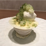 ラチュレ - ナッツのメレンゲとホワイトチョコにカボスの酸味。大好きな味！ホワイトチョコ板がもう少し薄くてもいいかも。