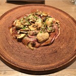 ラチュレ - 尾長鴨のロティ、牡蠣のムニエルの軽いラグーとカルガモのジュとキノコにフォアグラのソース