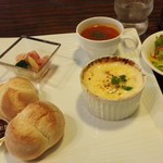 雪詩慕雲 - 2016年12月21日
      チキンとシーフードグラタン
      トマトとあさりのスープ
      パン、生ハムとエビのマリネ
      