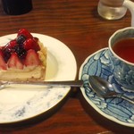 雪詩慕雲 - イチゴタルト、アールグレイ
      