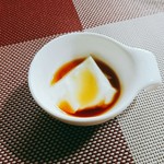 すりらんかかれー えいじま - サービスのヨーグルト。ココナッツのオイルがかかっている