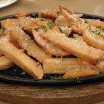 レストラン山水 - ガーリックチーズポテト（ハーフ）