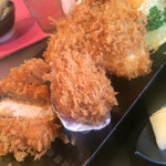 Tonkatsu Taishi - 手前からロースカツ、カキフライ、アジフライ