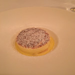 トレフミヤモト - レモンのムース 桃のコンポート添え