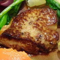 レザン ドール - ＊フォアグラは質もよく、焼き加減も絶妙で美味しい。
                甘みのある金時人参のムースが合いますね