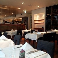 IL PINOLO 梅田 - 広くて上品な店内