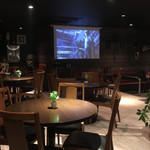 シェア - 広い店内