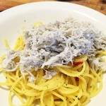 Italian Kitchen VANSAN - 釜揚げシラス（載せ放題）のペペロンチーノ