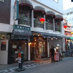 Itou Guriru - お店は南京町あずまやのすぐそばにあります。