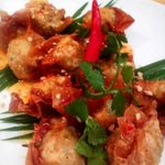 ロムアロイ - 「えびと豚の揚げワンタン」：メニューには有りませんが、頼めばよく作ってくれます。香ばしくてビールによく合います♪