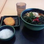 朝そば（おろし）　温そば、かき揚げ→ワカメに変更 330円 + コロッケ（サービスクーポン利用）