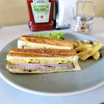 ブレックファスト クラブ - 豚ローストのキューバングリル・チーズサンド